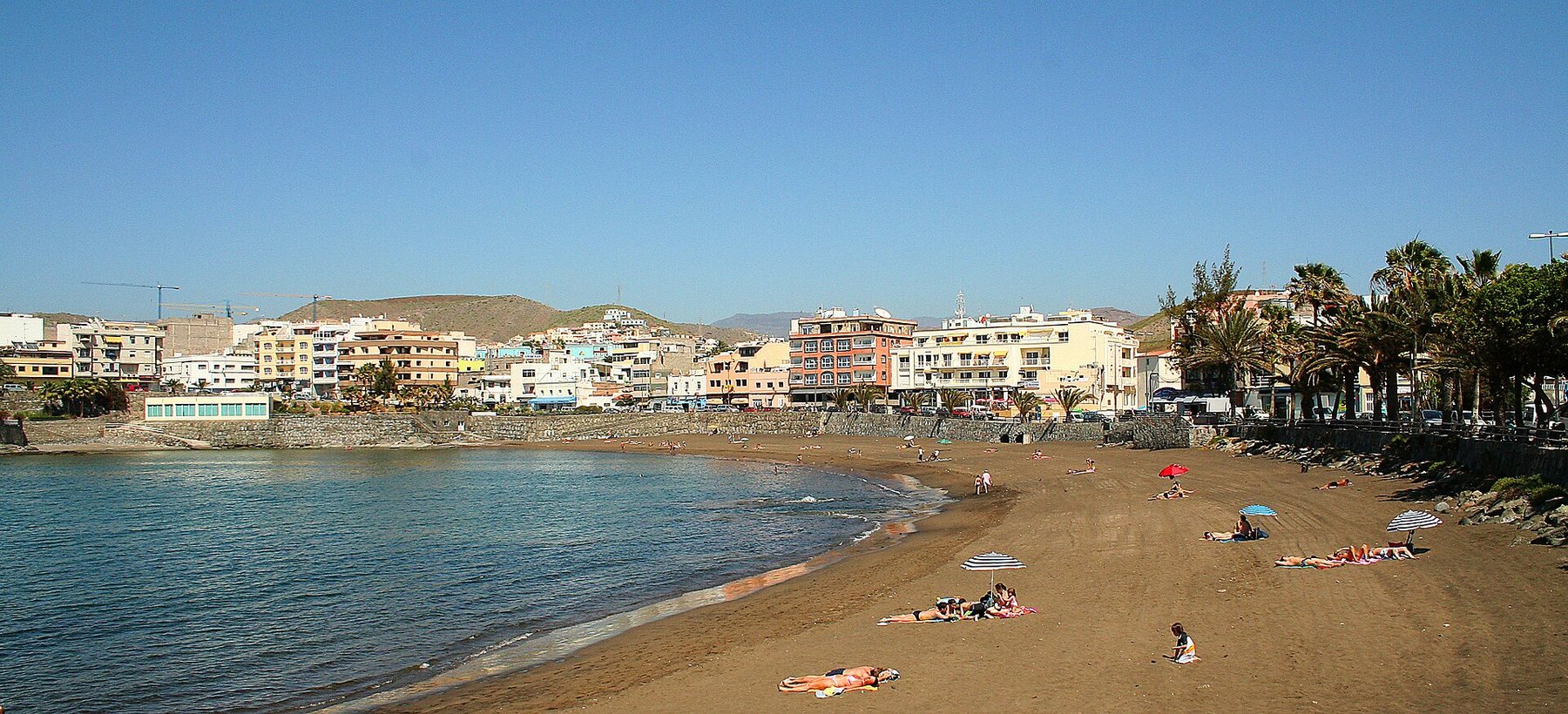 Stranden og kystbebyggelsen i Arguineguín på Gran Canaria